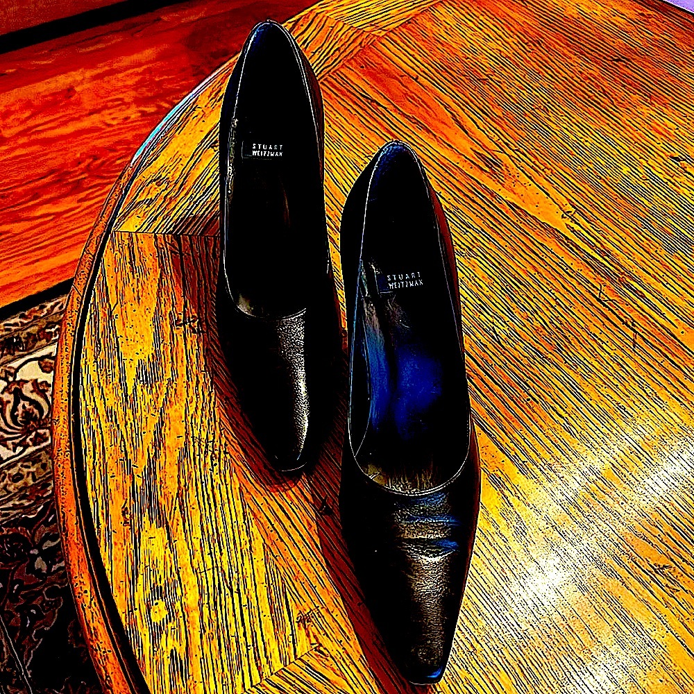 👠👠EUCClassic Style Stuart Weitzman Pointed toe Pump. Metallic dark Brown. 7.5B. - Picture 5 of 9